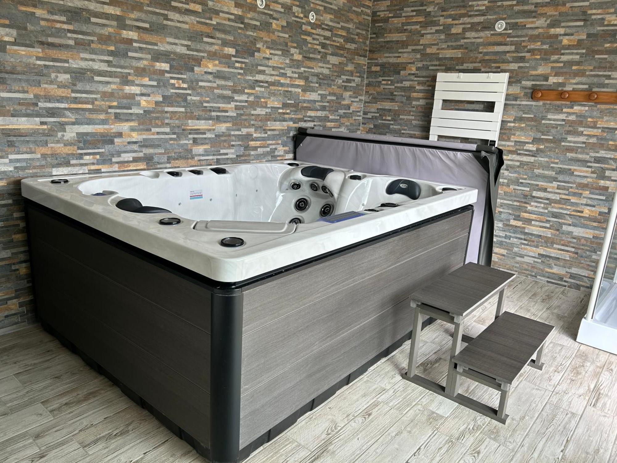 Le Domaine Du Bez Gite De Michel Piscine Sauna Hammam Spa Saint-Laurent-dʼOlt Extérieur photo
